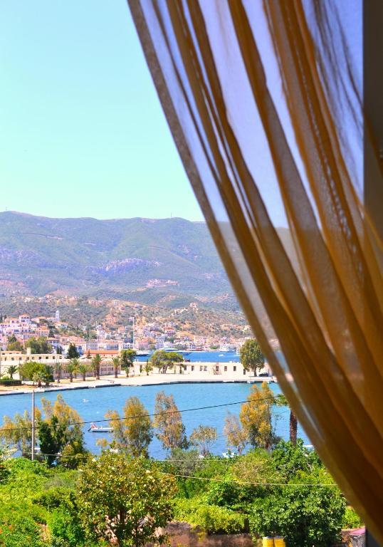 Saga Hotel Poros Town Luaran gambar